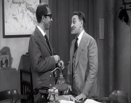 Aroldo Tieri e Totò nel film Chi si ferma è perduto diretto nel 1960 da Sergio Corbucci