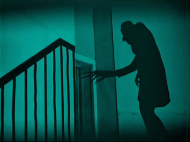 fermo-immagine dal film Nosferatu eine Symphonie des Grauens diretto nel 1922 da Friedrich Wilhelm Murnau