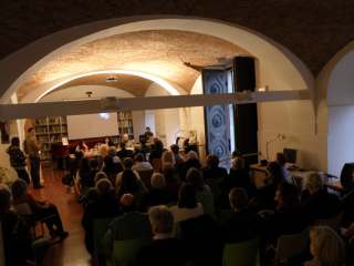 Pubblico alla presentazione del romanzo Lo Schiaffo, di Nidia Robba