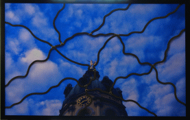 Opera in vetro colorato, metallo, LED, denominata Danseuse dor�e en haut du toit, from Ailleurs ici - Chaumont sur Loire 2012 realizzata da Sarkis