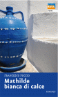 Copertina del romanzo Mathilde bianca di calce scritto da Francesco Puccio con in primo piano un vaso blu appoggiato su un muro bianco