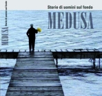 Particolare dalla locandina del film Medusa Storie di uomini sul fondo