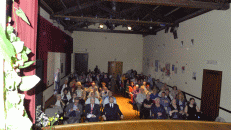 Platea durante la rappresentazione teatrale La corte dei Miracoli a Trieste