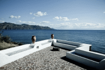 Panorama di Salina da una terrazza sul mare
